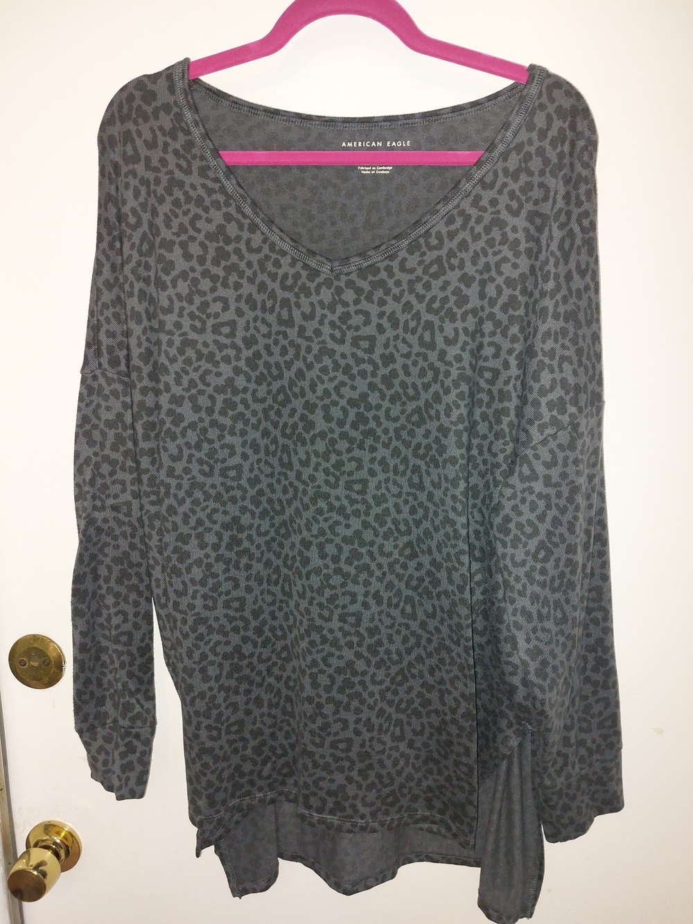 American Eagle Outfitters Charcoal Grey Leopard V‑Neck Long Sleeve Top